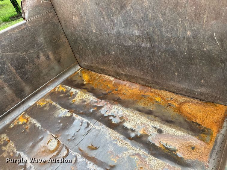 image for item DP3142 1997 Ford LT9000  dump truck