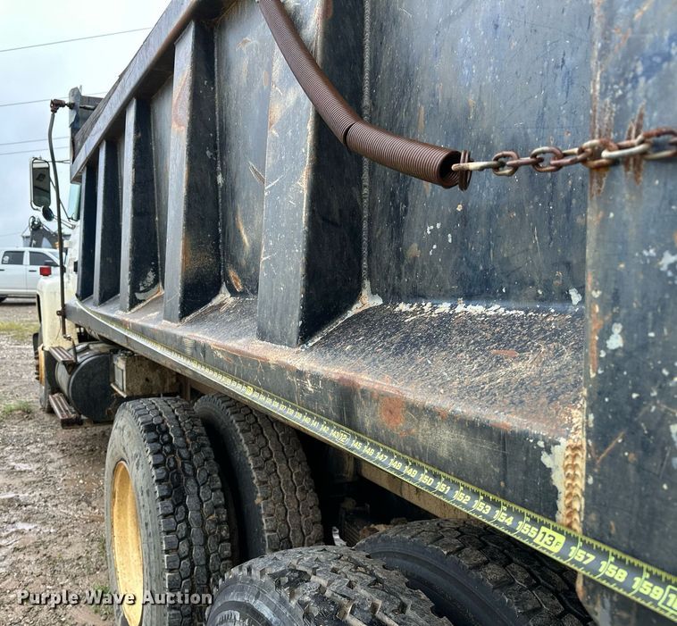 image for item DP3142 1997 Ford LT9000  dump truck