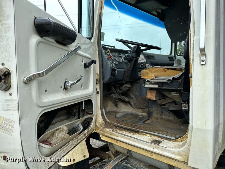 image for item DP3142 1997 Ford LT9000  dump truck