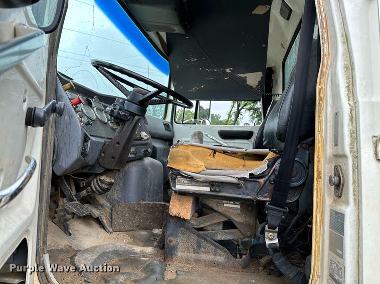 image for item DP3142 1997 Ford LT9000  dump truck