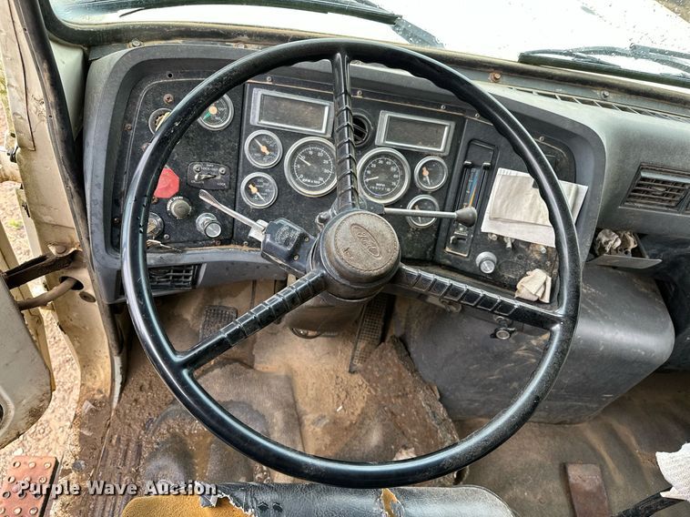 image for item DP3142 1997 Ford LT9000  dump truck