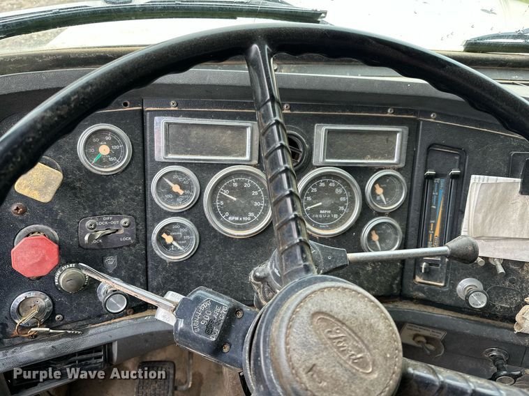 image for item DP3142 1997 Ford LT9000  dump truck