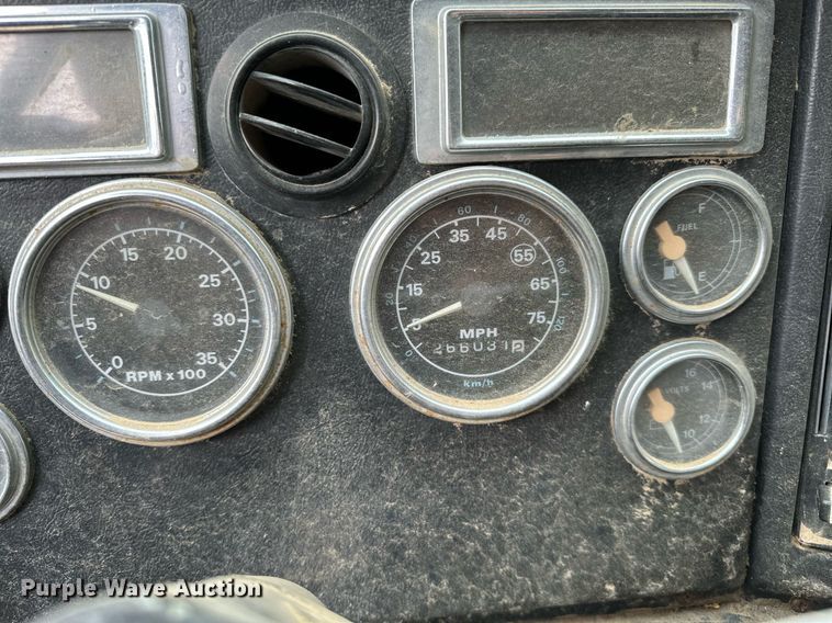 image for item DP3142 1997 Ford LT9000  dump truck