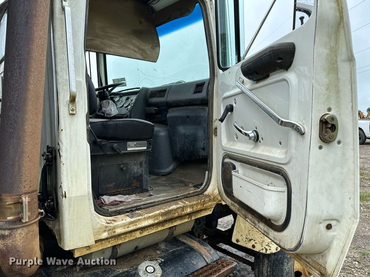 image for item DP3142 1997 Ford LT9000  dump truck