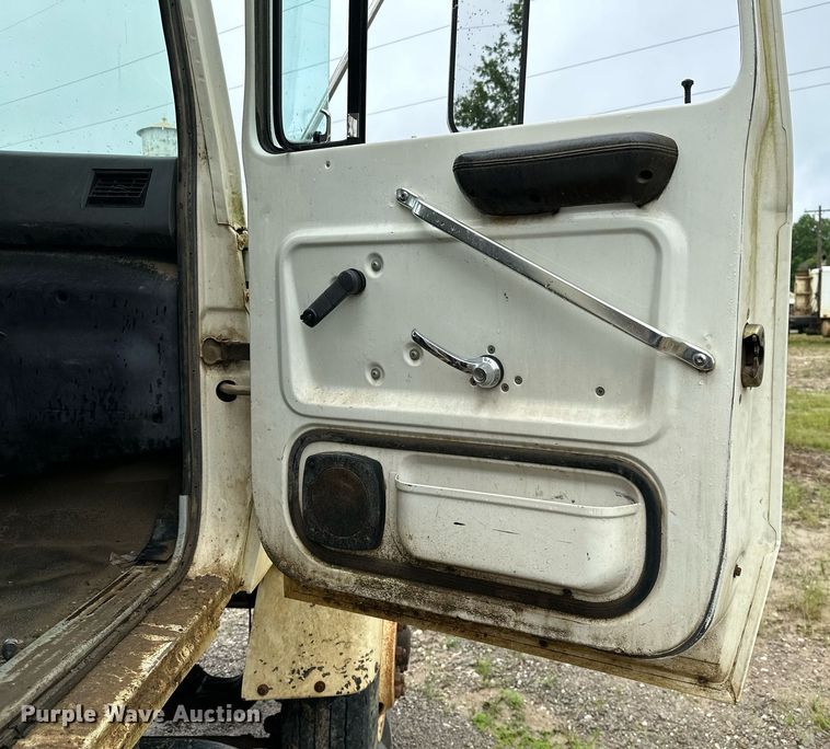 image for item DP3142 1997 Ford LT9000  dump truck