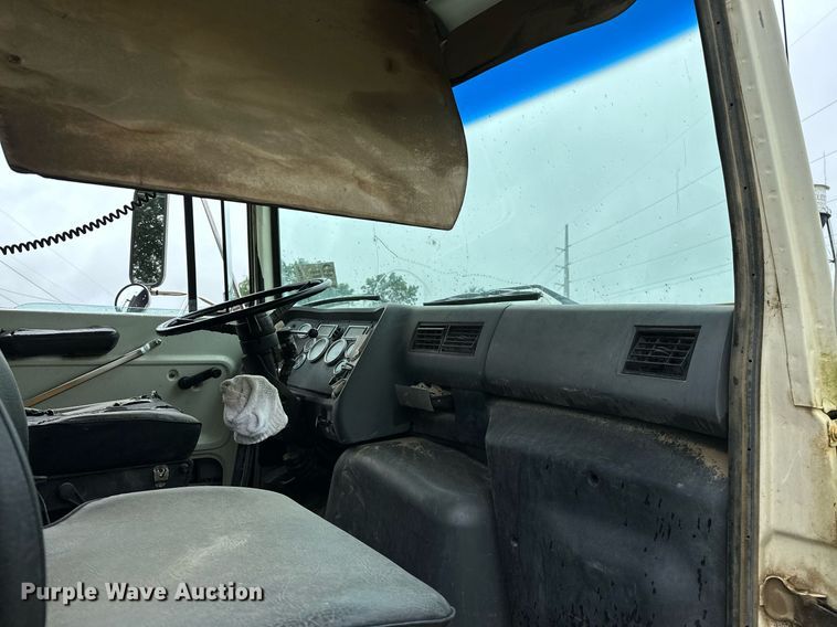 image for item DP3142 1997 Ford LT9000  dump truck