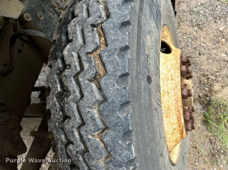 image for item DP3142 1997 Ford LT9000  dump truck