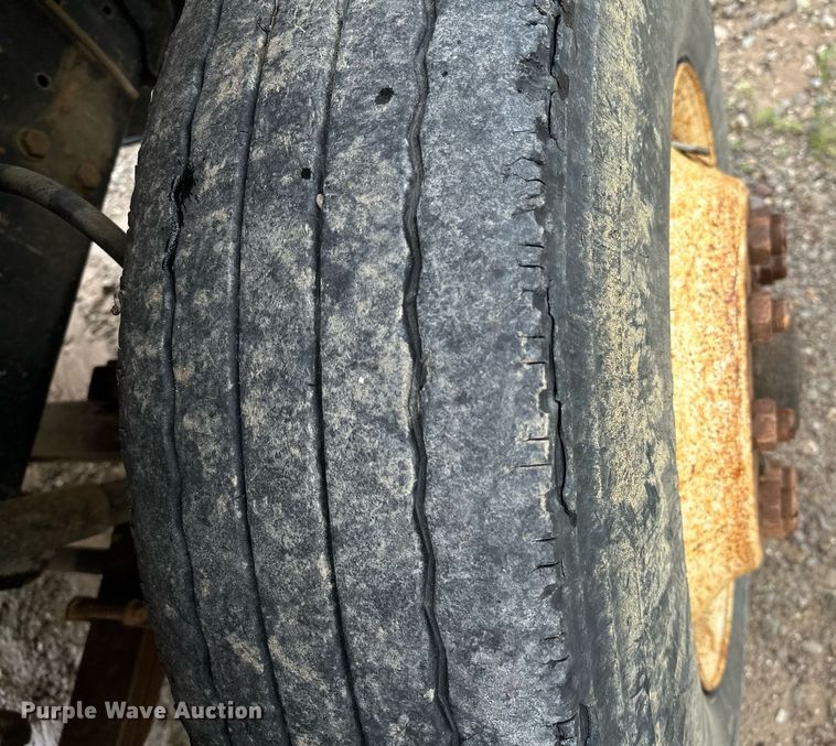 image for item DP3142 1997 Ford LT9000  dump truck