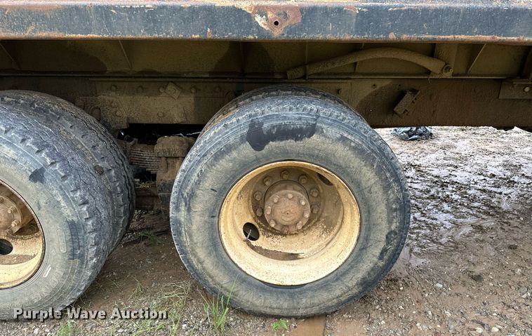 image for item DP3142 1997 Ford LT9000  dump truck