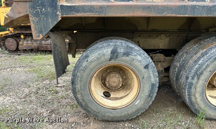 image for item DP3142 1997 Ford LT9000  dump truck