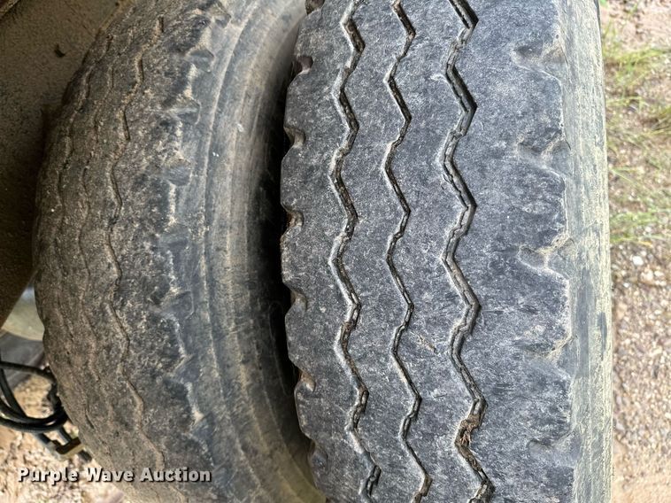 image for item DP3142 1997 Ford LT9000  dump truck