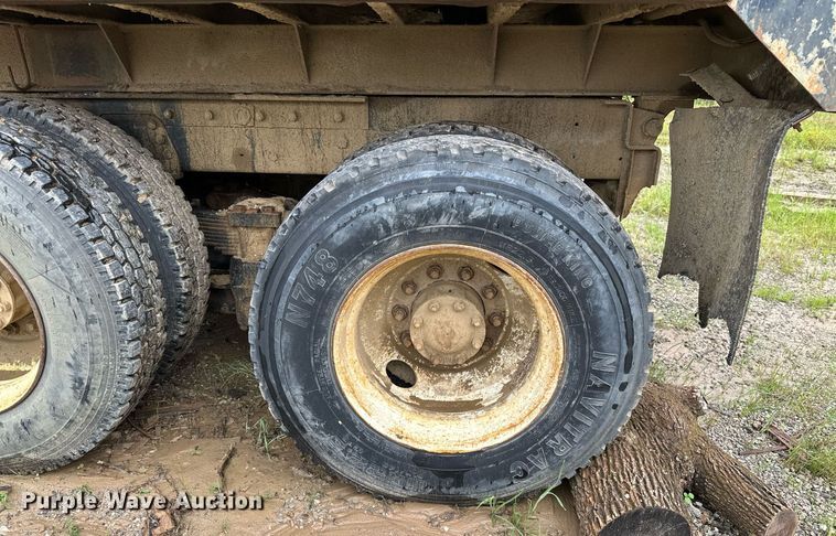 image for item DP3142 1997 Ford LT9000  dump truck