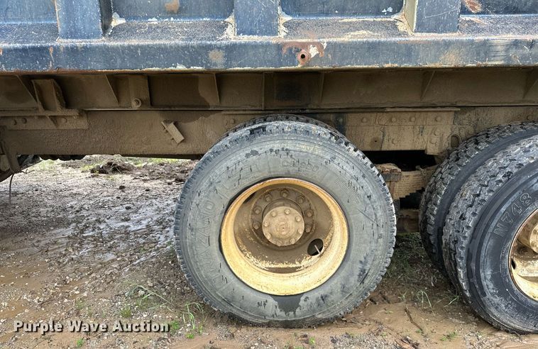 image for item DP3142 1997 Ford LT9000  dump truck