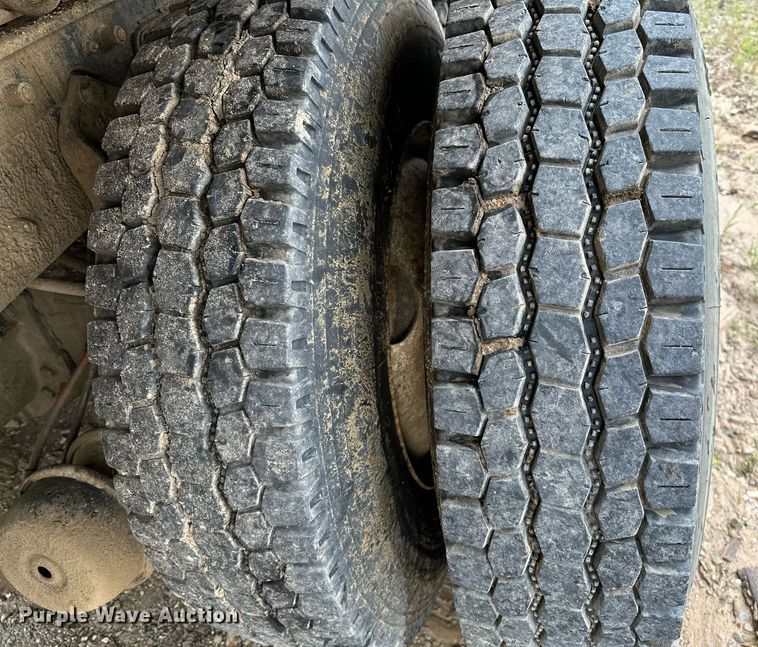 image for item DP3142 1997 Ford LT9000  dump truck