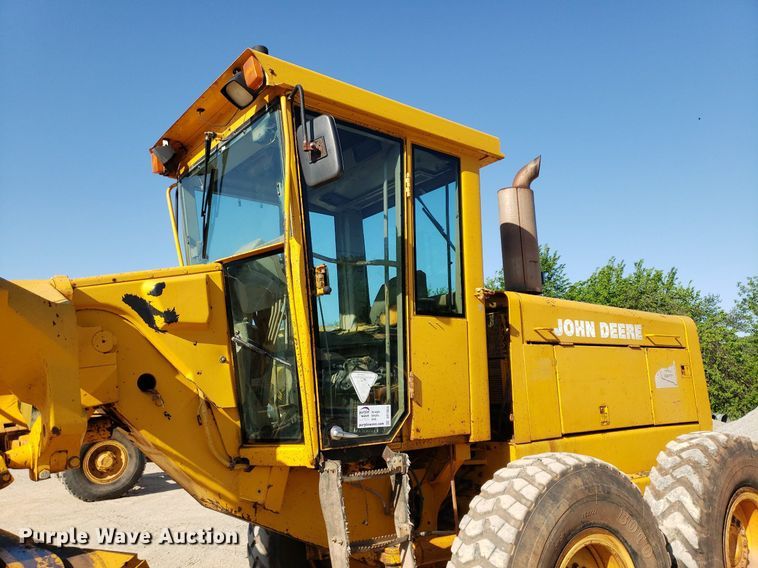 image for item DP7854 1990 John Deere 770B-H  motor grader