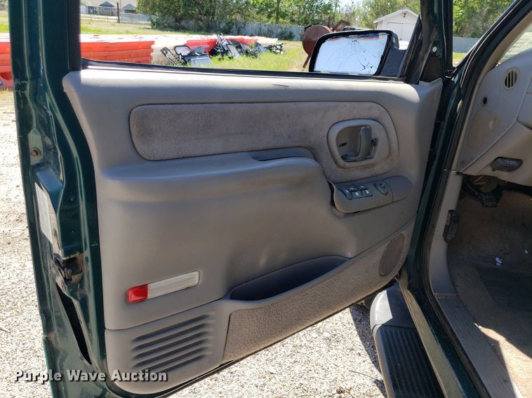 image for item DP7900 1999 GMC Yukon  SUV