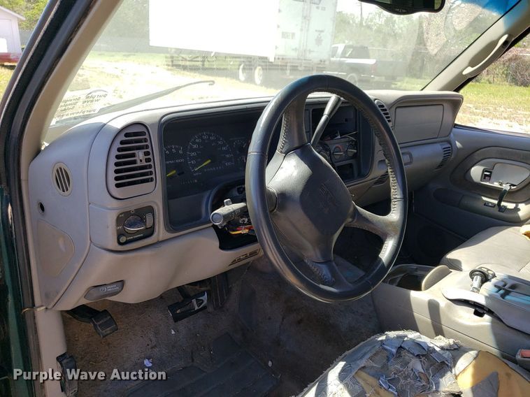 image for item DP7900 1999 GMC Yukon  SUV