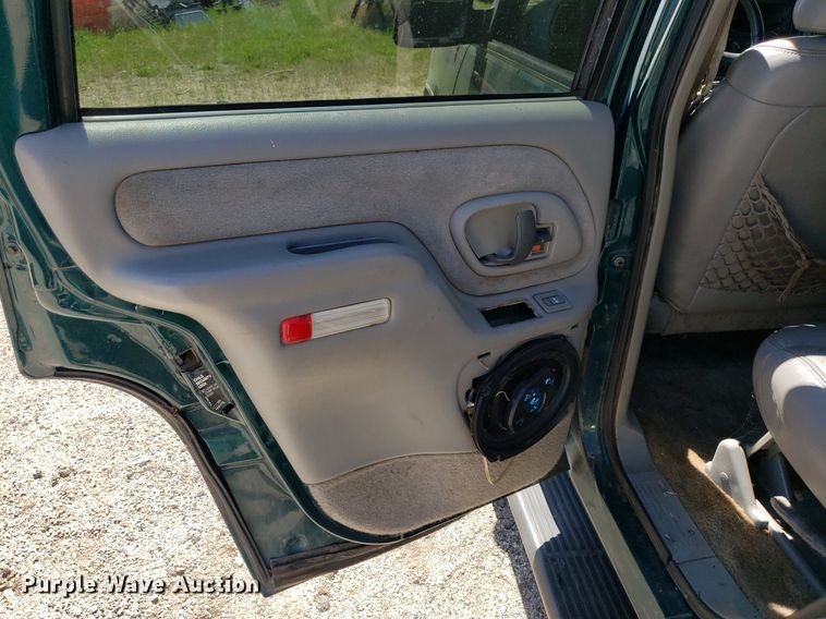 image for item DP7900 1999 GMC Yukon  SUV