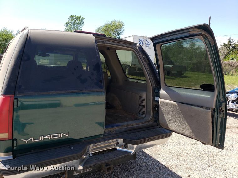 image for item DP7900 1999 GMC Yukon  SUV