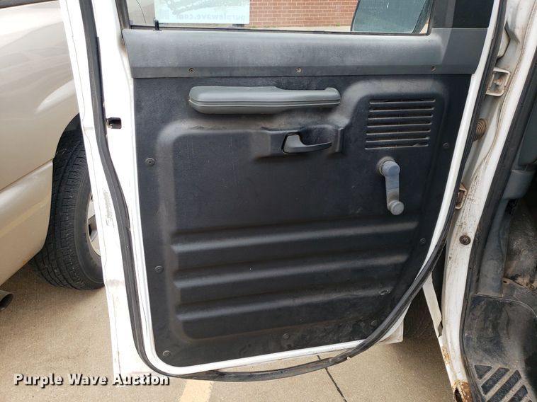 image for item DP7909 1992 Ford E250 Super Duty  van