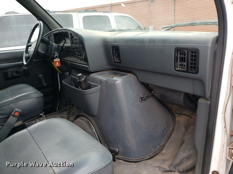 image for item DP7909 1992 Ford E250 Super Duty  van