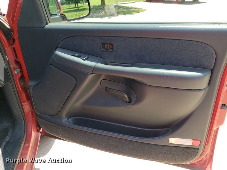 image for item DP7924 2002 Chevrolet Silverado 1500  Ext. Cab pickup truck