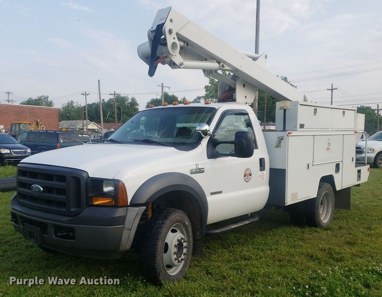 image for item DP7940 2007 Ford F550 Super Duty  bucket truck