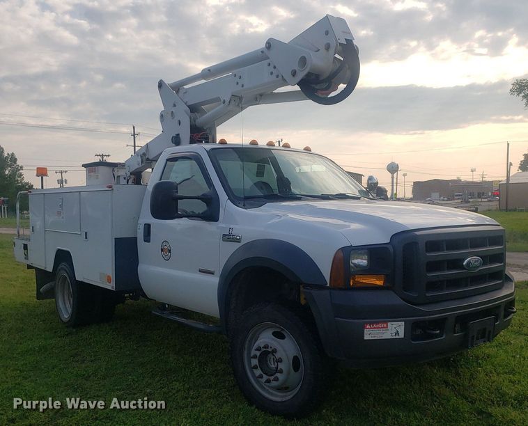 image for item DP7940 2007 Ford F550 Super Duty  bucket truck