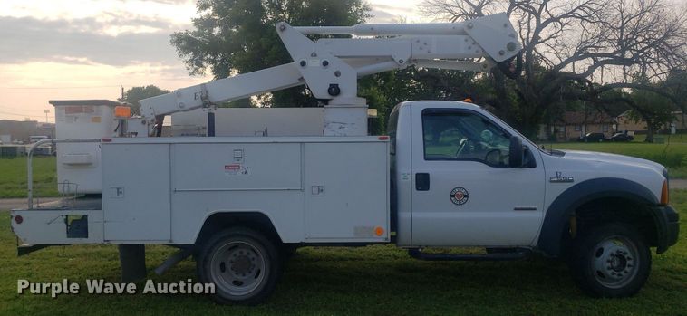 image for item DP7940 2007 Ford F550 Super Duty  bucket truck