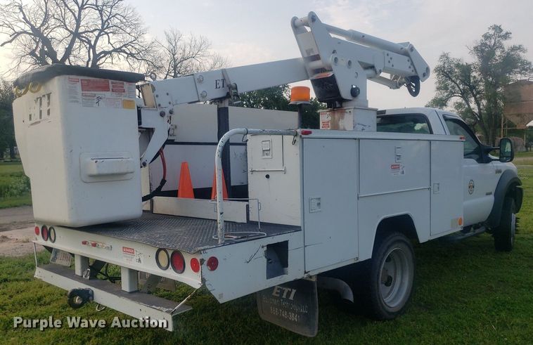 image for item DP7940 2007 Ford F550 Super Duty  bucket truck