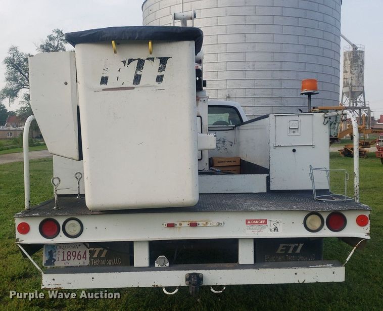 image for item DP7940 2007 Ford F550 Super Duty  bucket truck