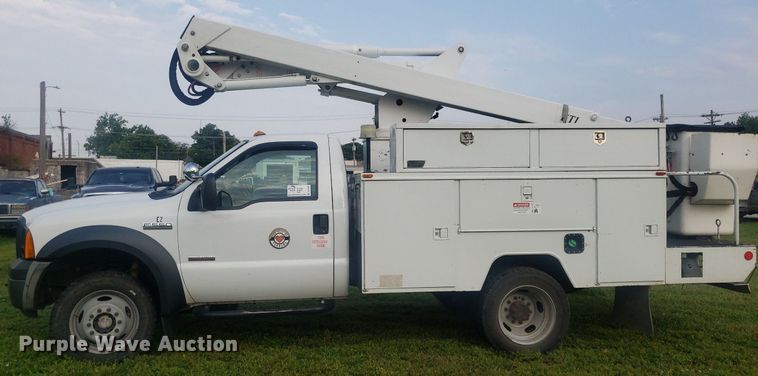 image for item DP7940 2007 Ford F550 Super Duty  bucket truck