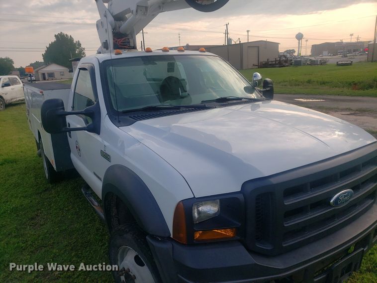 image for item DP7940 2007 Ford F550 Super Duty  bucket truck