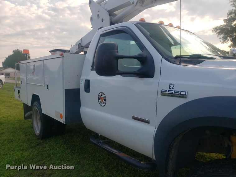 image for item DP7940 2007 Ford F550 Super Duty  bucket truck