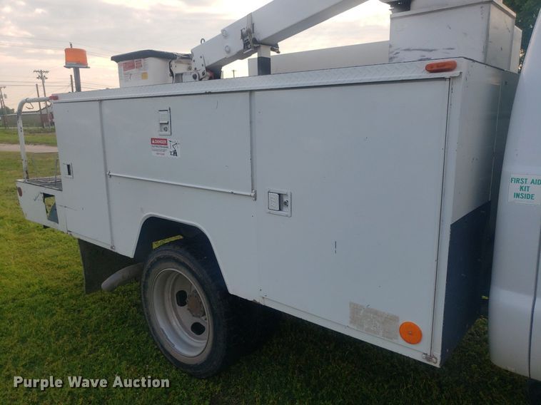 image for item DP7940 2007 Ford F550 Super Duty  bucket truck