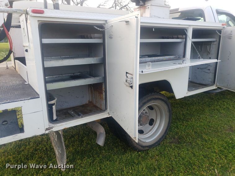 image for item DP7940 2007 Ford F550 Super Duty  bucket truck