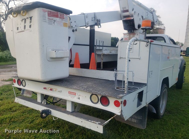 image for item DP7940 2007 Ford F550 Super Duty  bucket truck