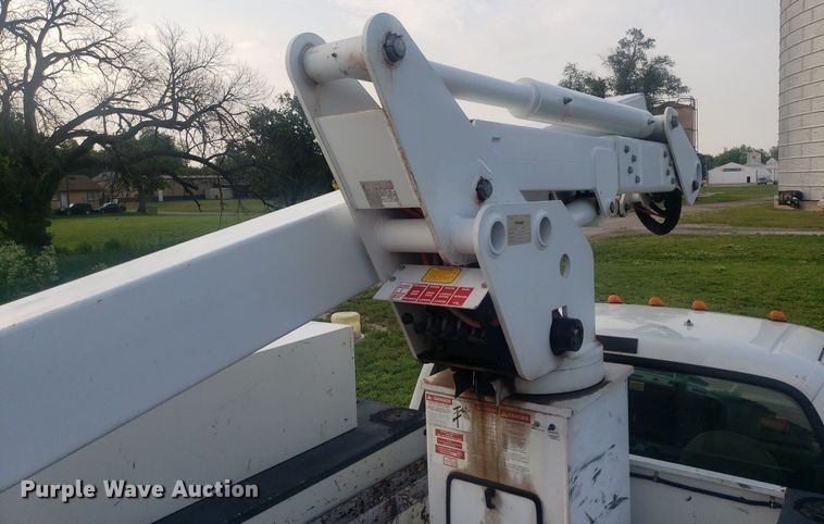 image for item DP7940 2007 Ford F550 Super Duty  bucket truck