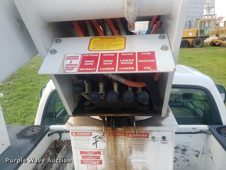 image for item DP7940 2007 Ford F550 Super Duty  bucket truck