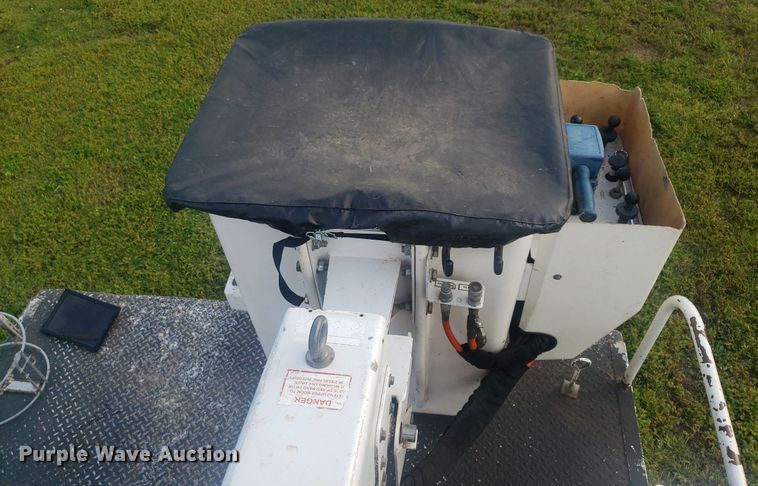 image for item DP7940 2007 Ford F550 Super Duty  bucket truck