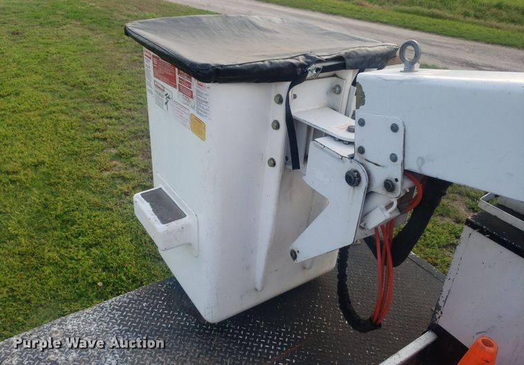 image for item DP7940 2007 Ford F550 Super Duty  bucket truck