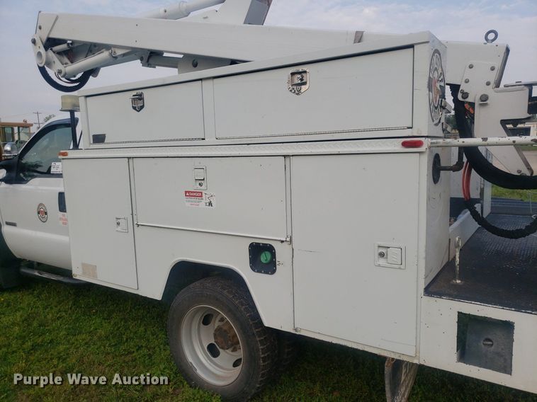 image for item DP7940 2007 Ford F550 Super Duty  bucket truck