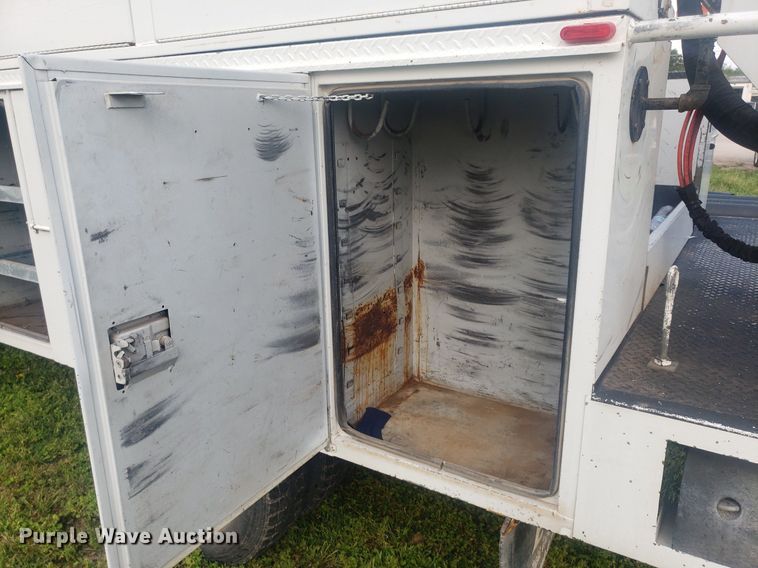 image for item DP7940 2007 Ford F550 Super Duty  bucket truck