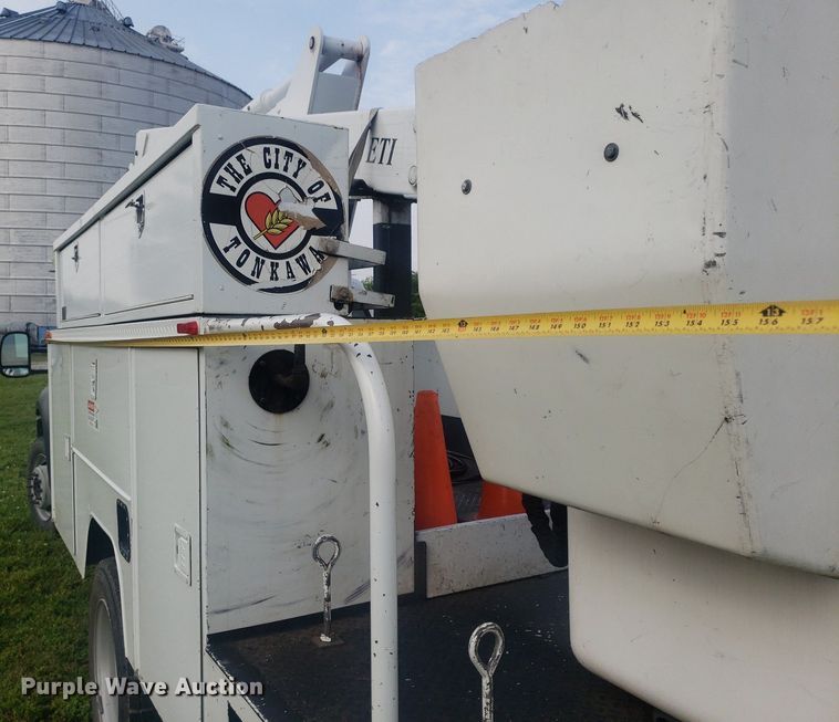 image for item DP7940 2007 Ford F550 Super Duty  bucket truck