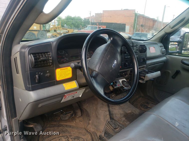 image for item DP7940 2007 Ford F550 Super Duty  bucket truck