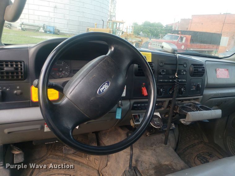 image for item DP7940 2007 Ford F550 Super Duty  bucket truck