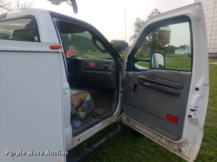 image for item DP7940 2007 Ford F550 Super Duty  bucket truck