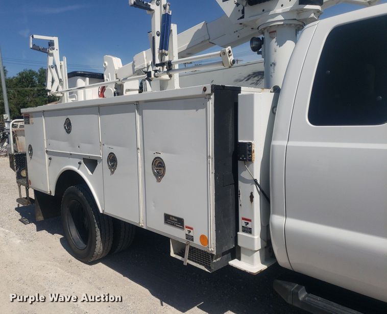 image for item DP7955 2009 Ford F550 Super Duty  SuperCab bucket truck