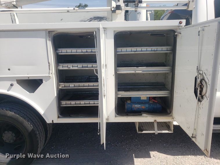 image for item DP7955 2009 Ford F550 Super Duty  SuperCab bucket truck