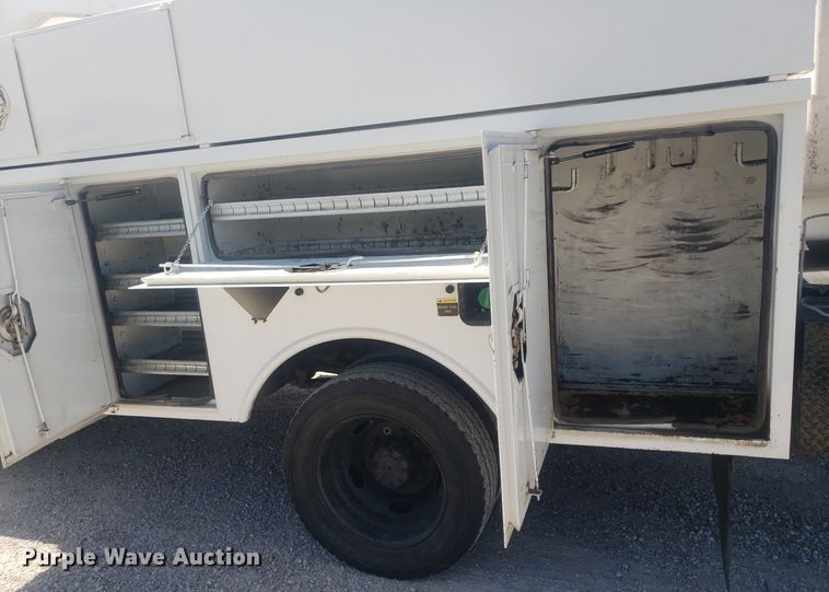 image for item DP7955 2009 Ford F550 Super Duty  SuperCab bucket truck